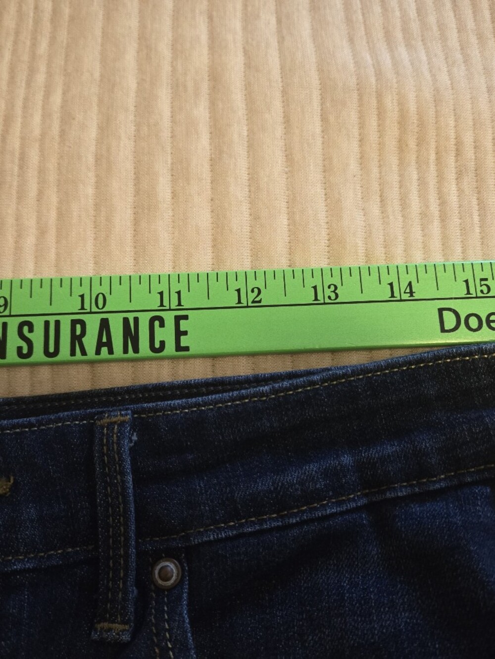 LEVI'S Women’s Dark Wash Demi Curve Classic Capris Jeans. Size 10. - Picture 4 of 7